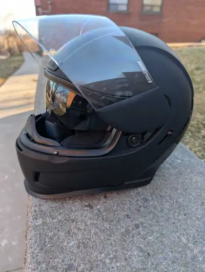 This is an Icon Airform helmet, offering both style and protection for motorcycle riders. This helme...