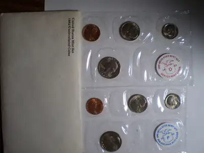 1982 P&D US Mint set uncirculated, View more