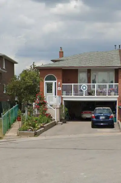 Please note: this basement is for 3 or more people, since its very spacious. SPACIOUS WALKOUT BASEME...