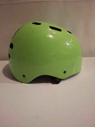Get ready to shred with this Psycho helmet! This green helmet is ready for skateboarding, BMX, or wh...
