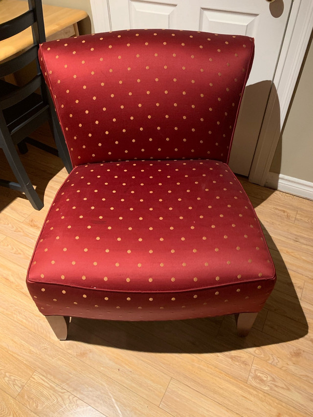 Accent chair in Chairs & Recliners in Ottawa - Image 2
