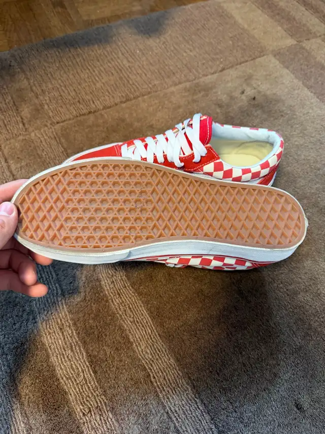red men’s vans size 9.5 in Men's Shoes in Markham / York Region - Image 3