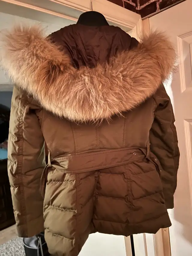 Beutifull Burberry winter coat  in Women's - Tops & Outerwear in Markham / York Region - Image 7