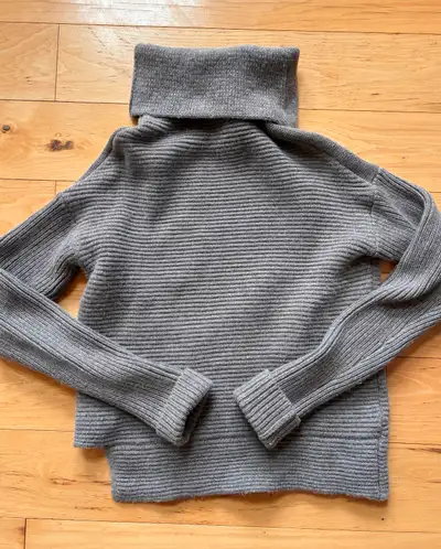 Aritzia turtle neck sweater women’s XXS, View more