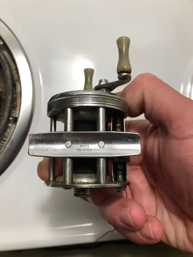 Vintage BRONSON Lashless Model No . 1700 Fishing Reel . in Fishing, Camping & Outdoors in Sarnia - Image 7