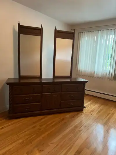 Grande commode (modèle « triple ») et miroirs jumelés – Style mé, View more