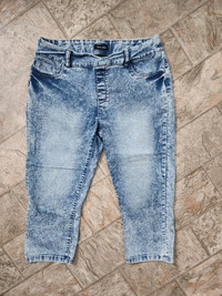 Women's comfortable stretchy capri jeans (fit size 12/14)