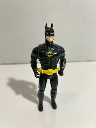 Batman Vintage 1989 Toy Biz Action Figure DC Comics w/ Working Bat-Rope $10. Shipping available