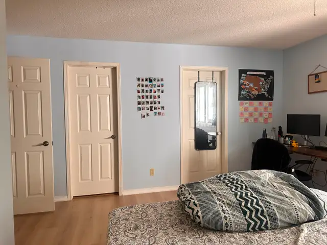 Private Master Bedroom for rent near Boardwalk Waterloo63782575004545122