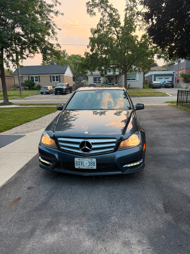 Selling Mercedes C300 2013 - 137,000 in Cars & Trucks in Oakville / Halton Region