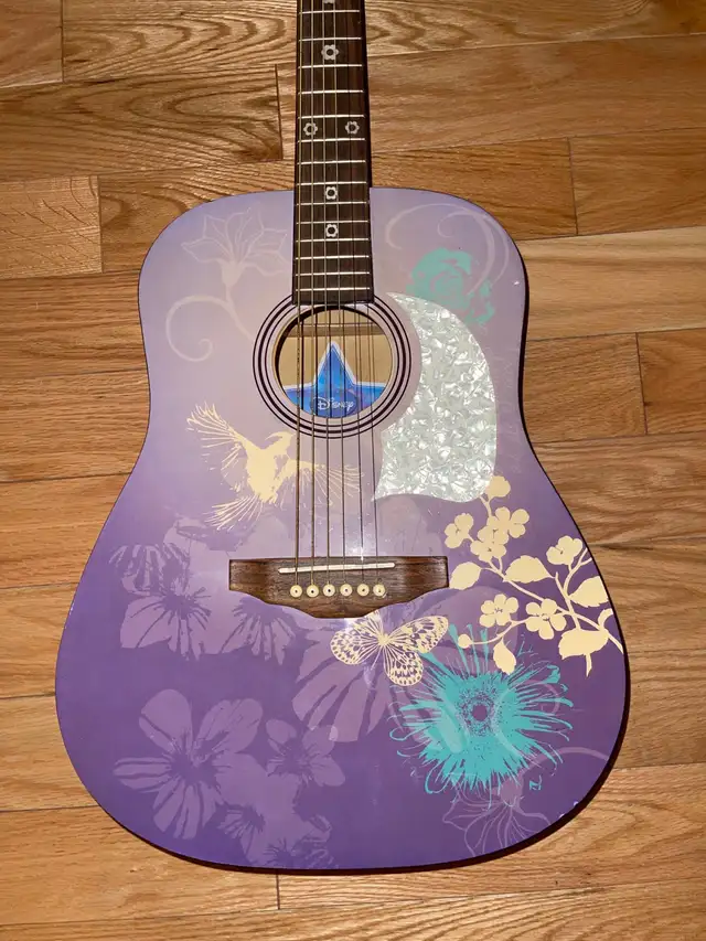 Disney  Washburn Hannah Montana Acoustic Guitar in Guitars in City of Montréal - Image 2