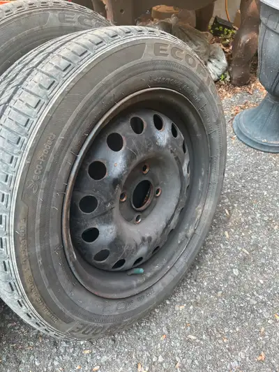 4 summer tires off 2010 ford focus. On rims and hub caps included