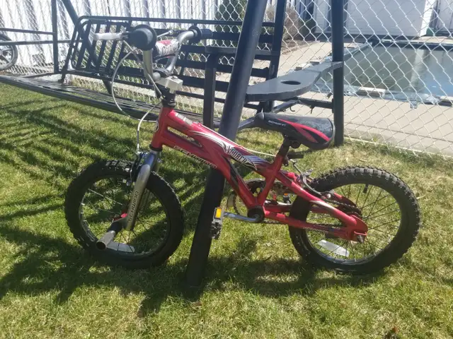 Unisex Schwin  16 inch Kids bike with training wheels in Kids in Cornwall - Image 2