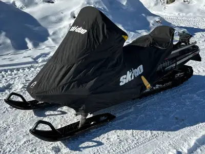 900 ACE (4-stroke) -skid plate -ski skins -studded tracks -heated handle bars and throttle -heavy du...