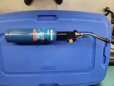 Selling a Bernzomatic TS8000 high-intensity torch with a Mastercraft propane tank. ✅ Torch: Model TS...