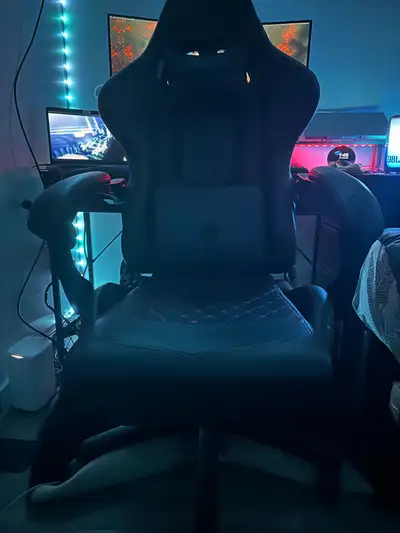 HIGH COMFORT GAMING CHAIR: Extraordinary sitting experience guaranteed by our patented linkage armre...