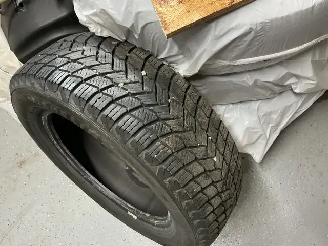 Michelin x ice 205 60 R16.  $500 in Tires & Rims in Kingston - Image 5