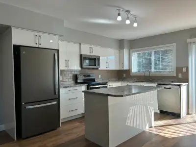 Brand New Construction: 3 bed, 1 bath + deck/yard in Espanola