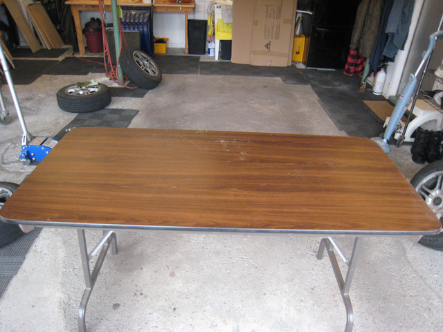 Utility Table dans Autres tables  à Longueuil/Rive Sud