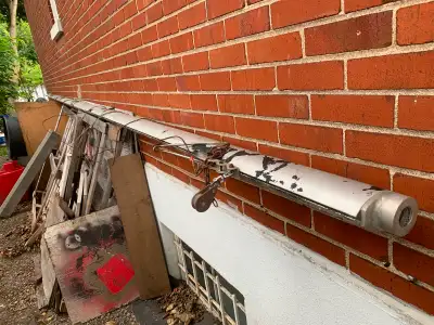 Musketeer ICEBOAT - All hardware included + Sail + mast + boom included. Needs a bit of work (wood r...