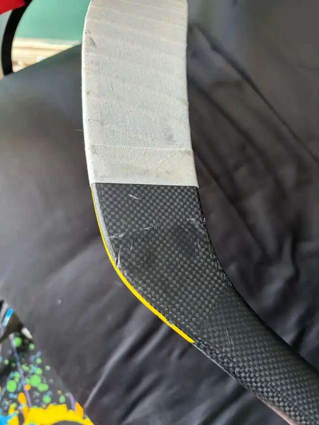 Senior Left Hand Hockey Sticks in Hockey in Hamilton - Image 8