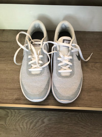Women’s Nike running shoes 