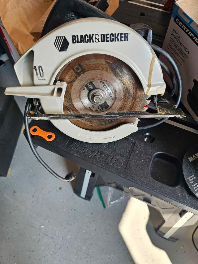 Black and Decker Circular Saw 7 1/4 in Power Tools in Mississauga / Peel Region
