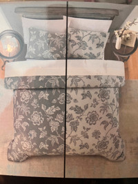 Reversible duvet cover and pillow cases / shames