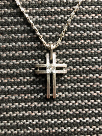 Collier avec croix