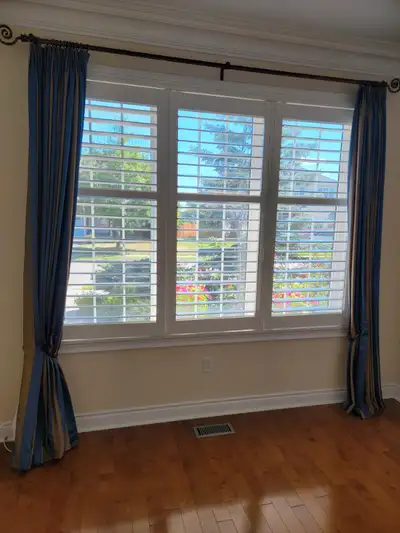 California shutters available for sale. Large window - L 91 1/4" (232 cm) x H 69" (175.5 cm) - $350...