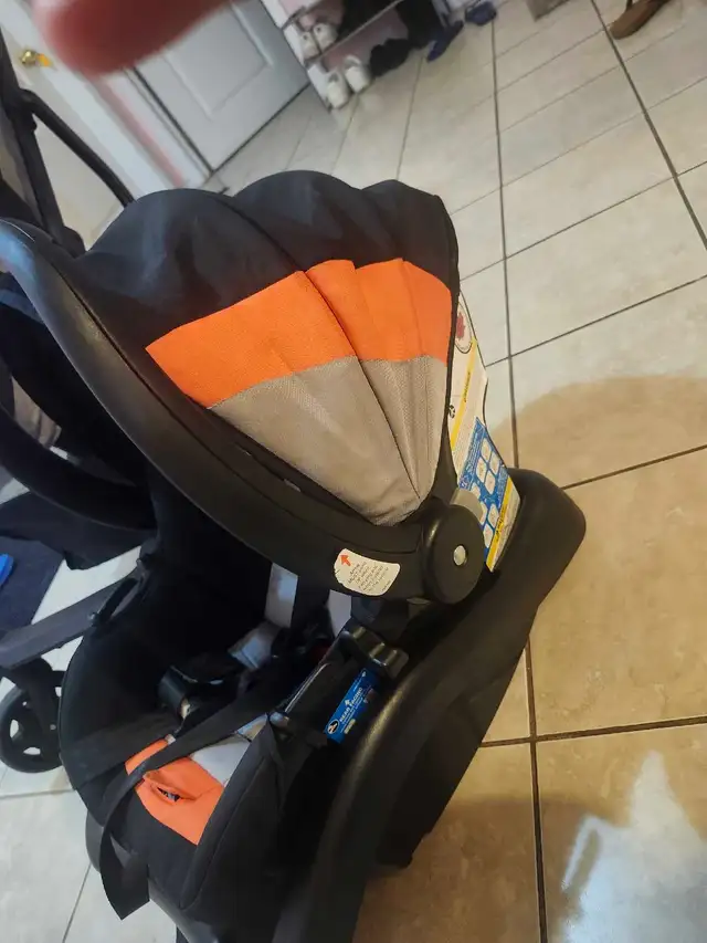 baby car seat in Clothing - 18-24 Months in Edmonton - Image 5