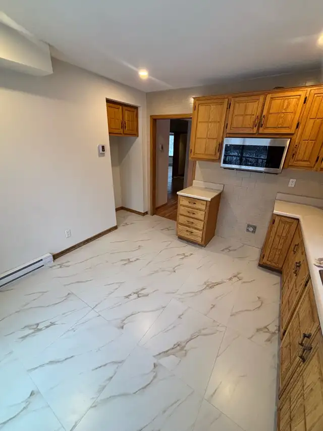 Grand 6 ½ avec sous-sol  et stationnement