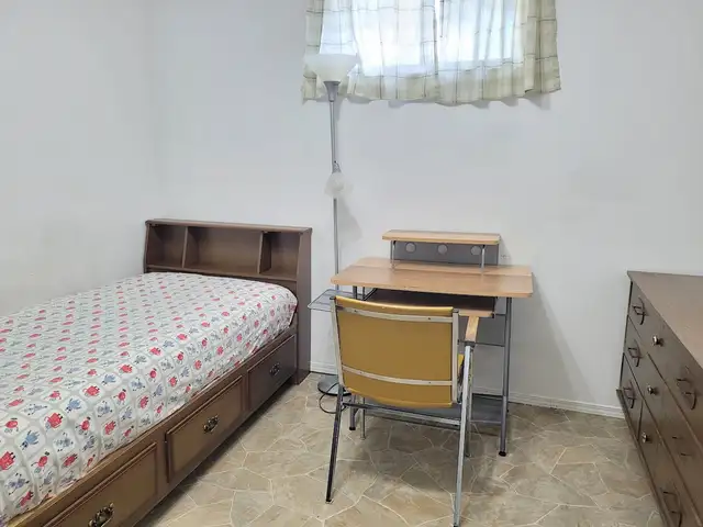 One basement room: One bus stop to UNBC 学生房出租