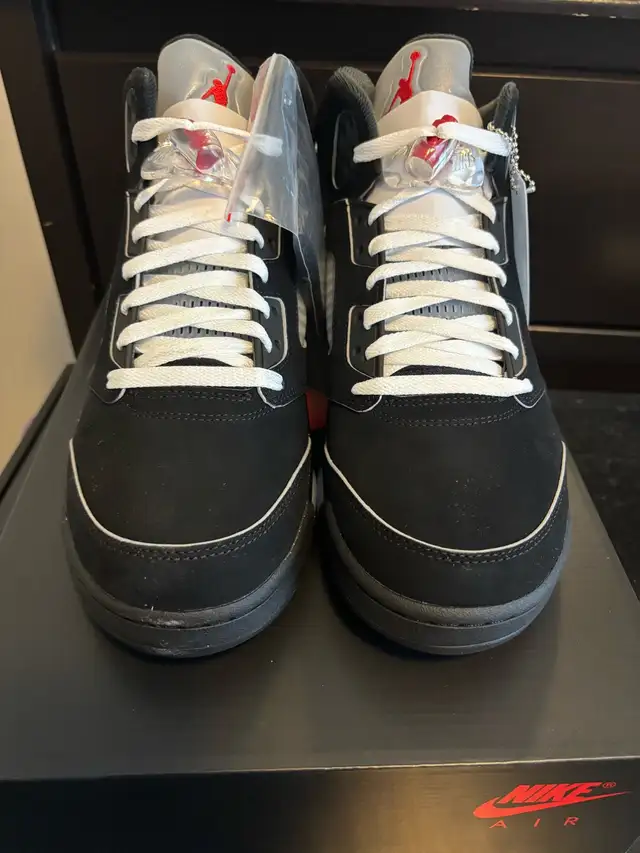 Jordan 5 Black Metallic Reimagined size 10.5 in Men's Shoes in City of Toronto - Image 7