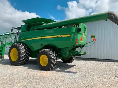 Only 164 Separator 212 Engine Hours 2wd 23’ Unloading Auger Extended Wear Rotor Lateral Tilt & Fore...