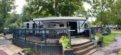 Jayco Flight 2017 No 1 bestselling Travel Trailer 40' (30 AMP) VIN No.: 1UJBJ0BV8H1T50173 2025 fee p...
