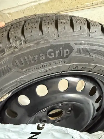 Tire size 215-65-17 tires and rims Tires are used 1 year came off Toyota carolla cross and there goo...