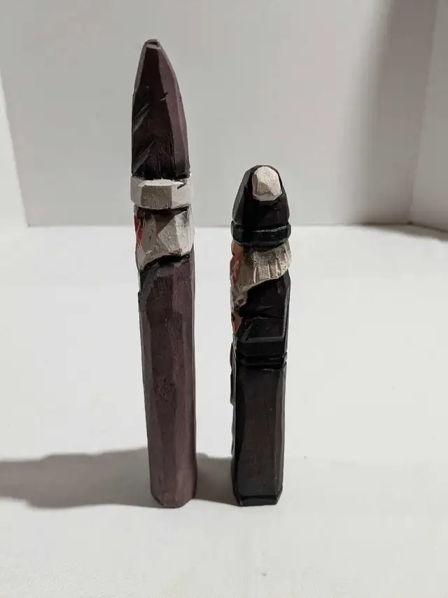 2 Wooden Carved Santa Claus Skinny Pencil Figurines Folk Art in Holiday, Event & Seasonal in Charlottetown - Image 3