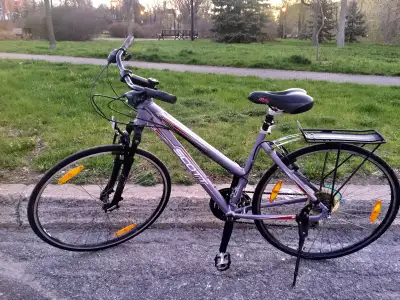 Vélo/bike hybride SCOTT Sportster P5 pour femme Roues 700C Cadre 18" en Aluminium 24-vitesses Suspen...