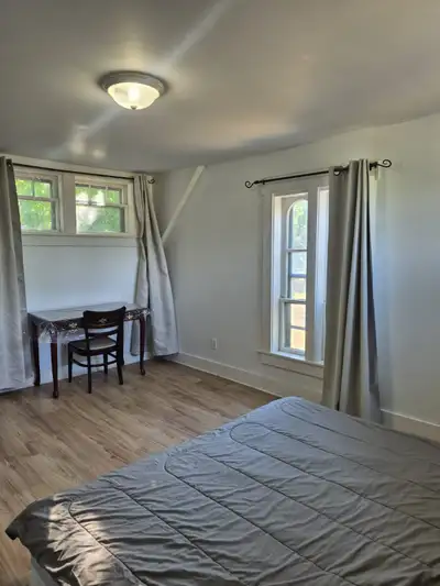 Master Bedroom for Rent – Middleton, Nova Scotia Located on Main St Middleton, near Avery's market,...