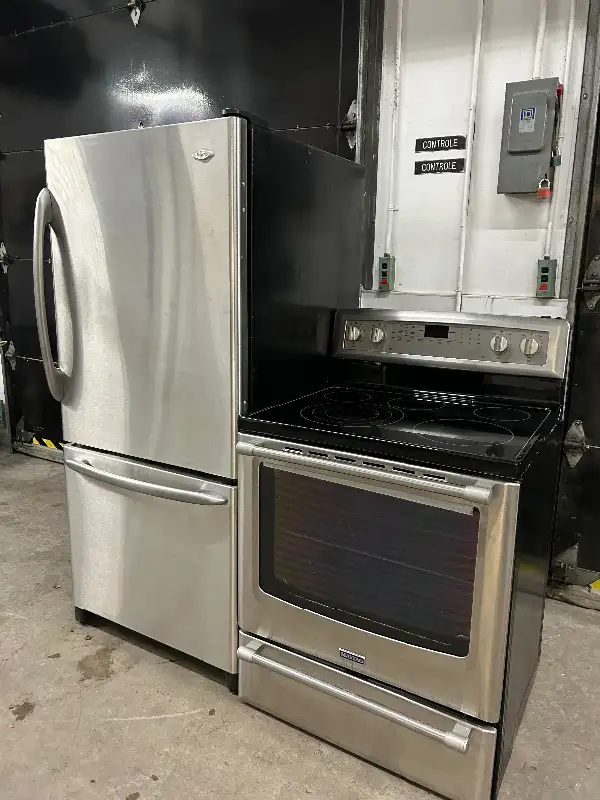 Frigidaire and stove in Stoves, Ovens & Ranges in City of Montréal - Image 2