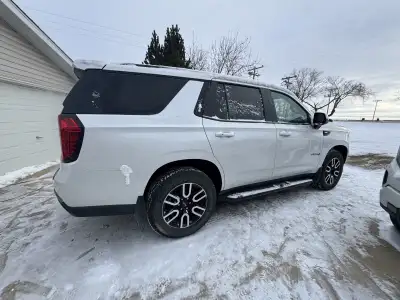 STANDARD EQUIPMENT/ÉQUIPEMENT DE BASE PERFORMANCE & MECHANICAL • MAGNETIC RIDE CONTROL • MECHANICAL...