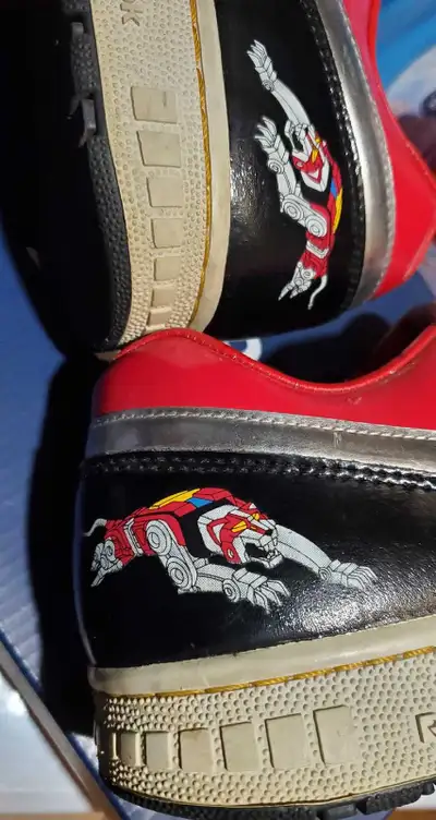 pre owned Reebok voltron red lion mens sz 9.5, View more