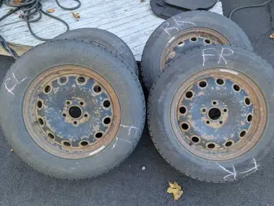 Coming off a Kia Sorento 2017 model year vehicle. 235/65R17 with steel rims (just needs some cleanin...