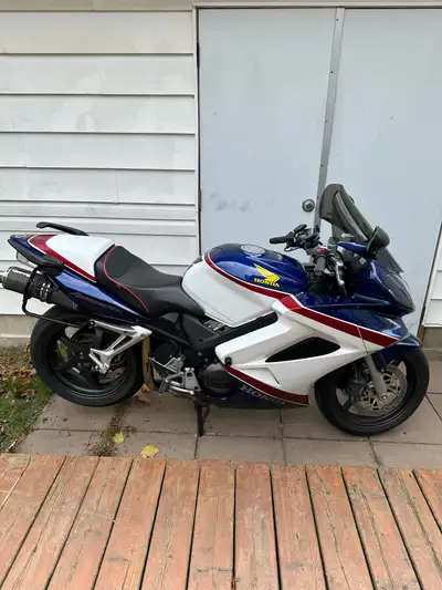 Very clean bike, always stored indoors. Has power commander. Well taken care of for her age. 84049 k...