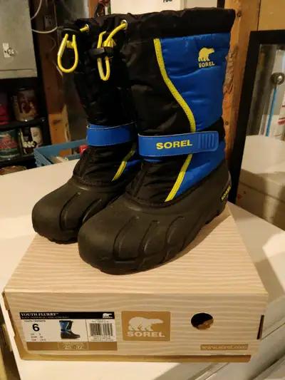Perfect condition Hardly used Box included Size Youth 6