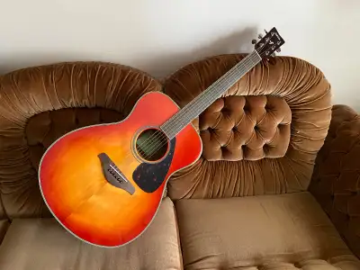 Yamaha FS820 Acoustic Guitar, Brand New with CASE, View more
