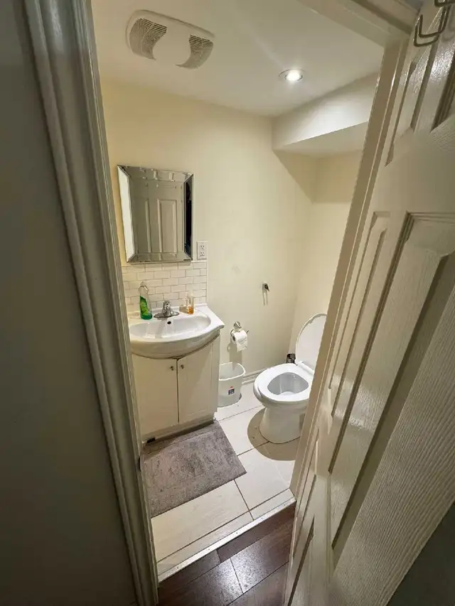 Basement room for rent clean in Room Rentals & Roommates in Mississauga / Peel Region - Image 4