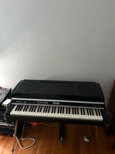 rhodes piano in Pianos & Keyboards in Canada | Kijiji