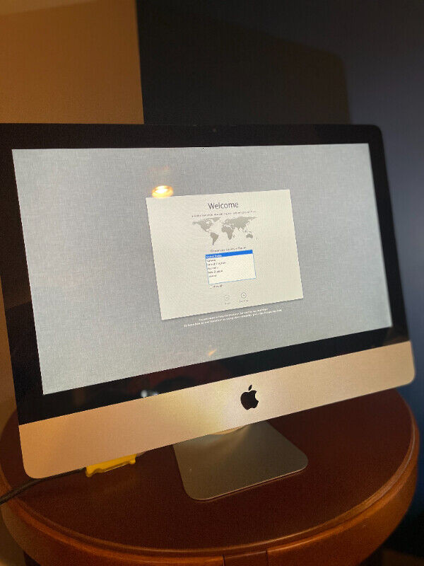 iMac 21.5"   (2)  2009 and 2011 in Desktop Computers in Hamilton